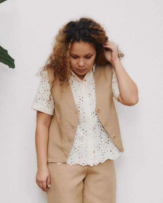 Gilet estivo Pecìn in bamboo e lino beige sabbia