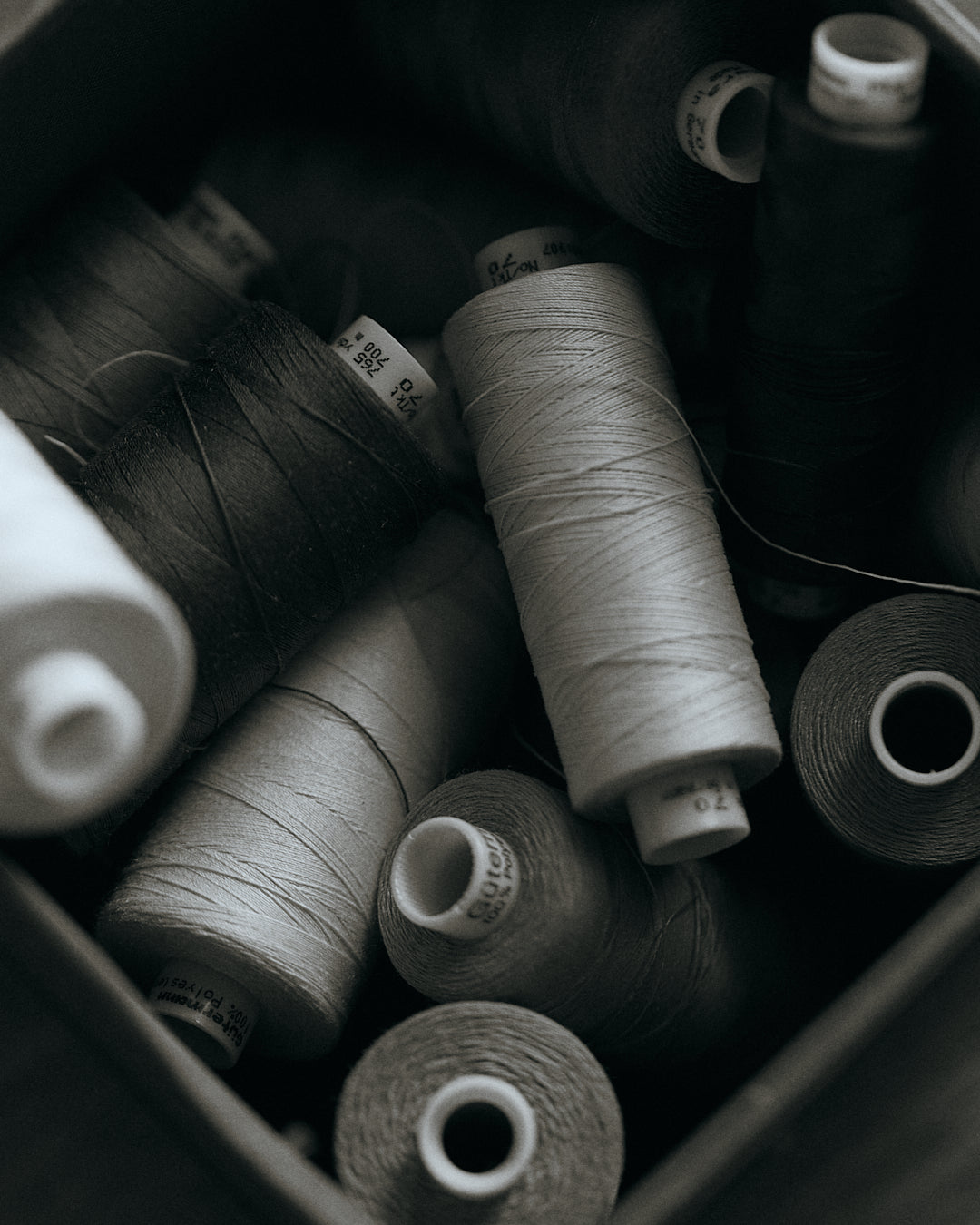 Accorciare un pantalone, un vestito o una tuta