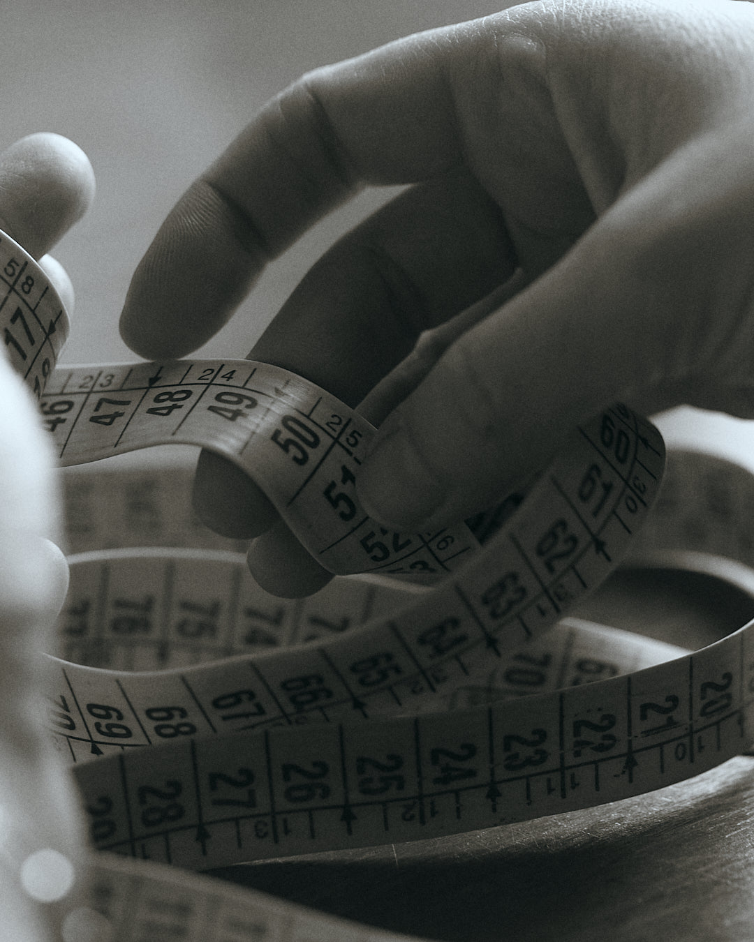 Accorciare un pantalone, un vestito o una tuta